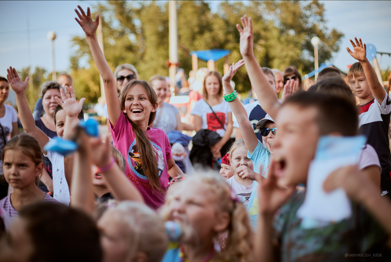 Детскому кинотеатру «Мечта» 7 лет. Детский и семейный фотограф в Красноярске Настя Ярош