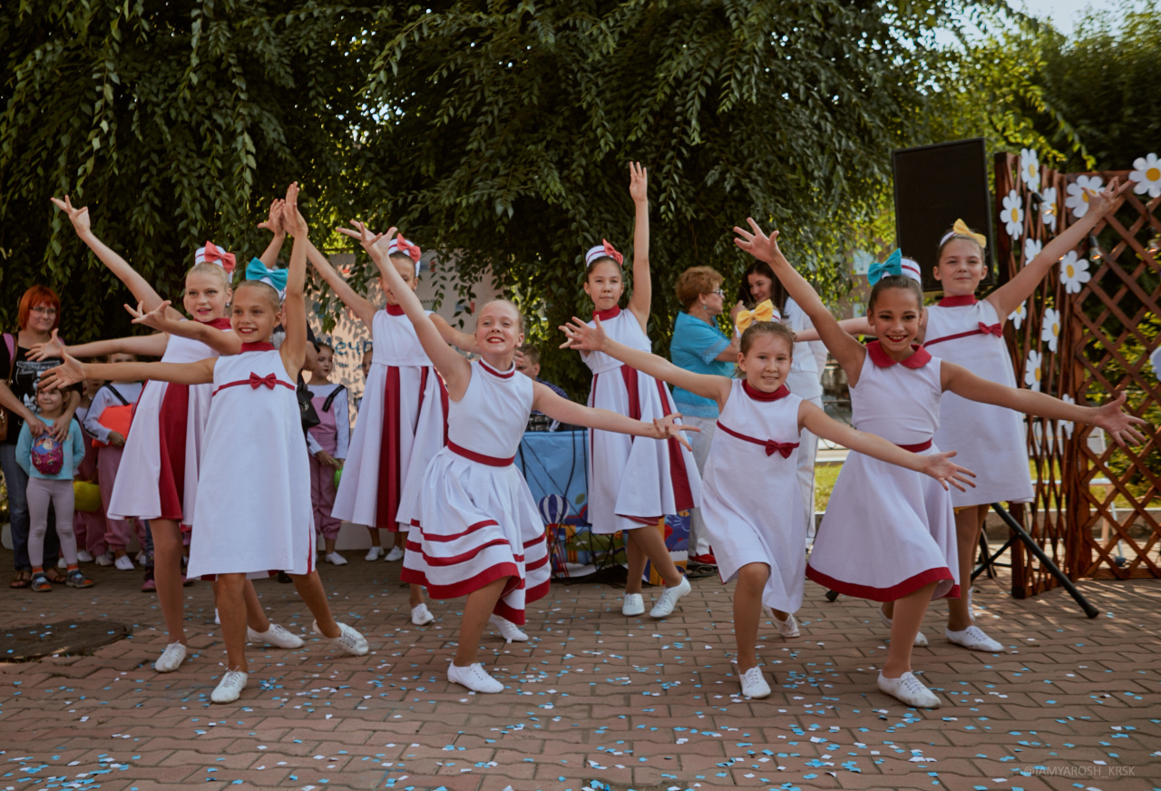 Детскому кинотеатру «Мечта» 7 лет. Детский и семейный фотограф в Красноярске Настя Ярош