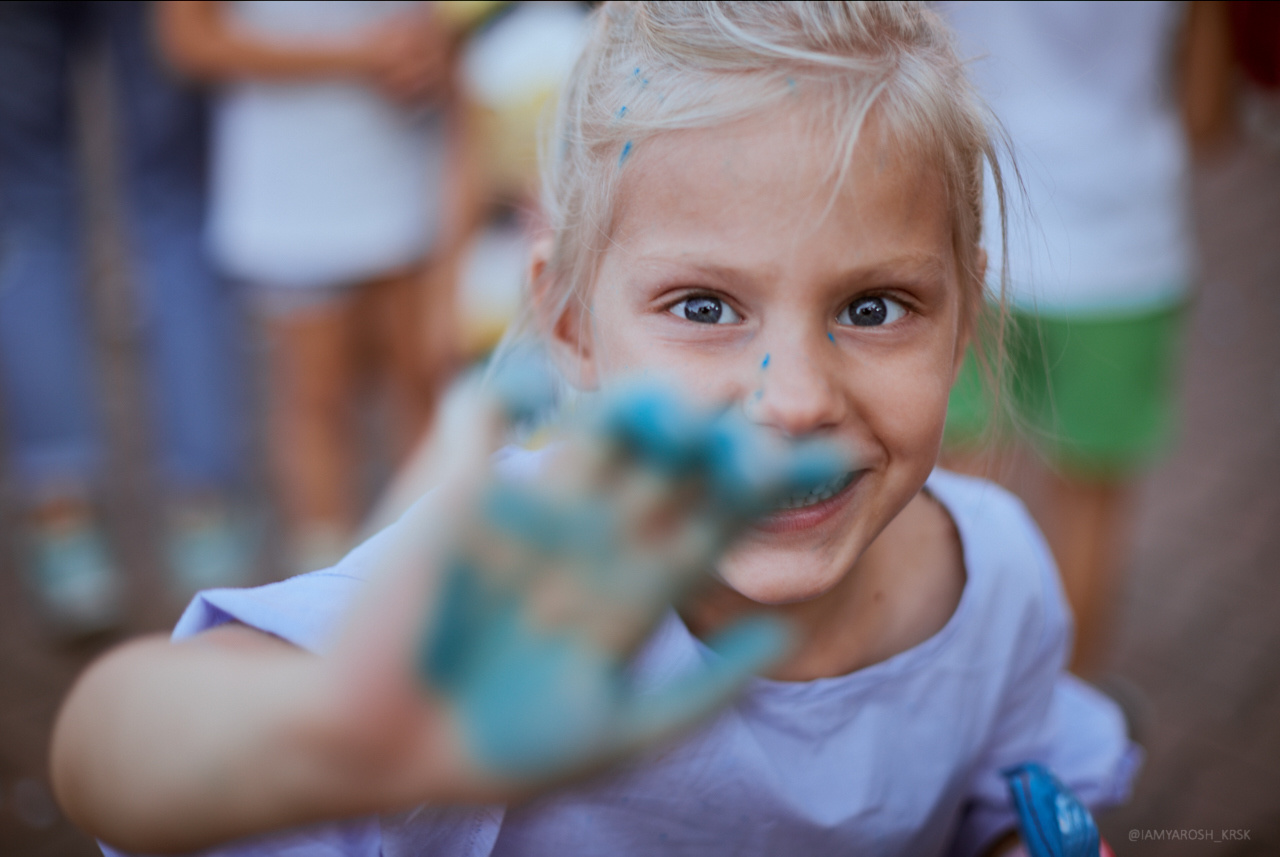 Детскому кинотеатру «Мечта» 7 лет. Детский и семейный фотограф в Красноярске Настя Ярош