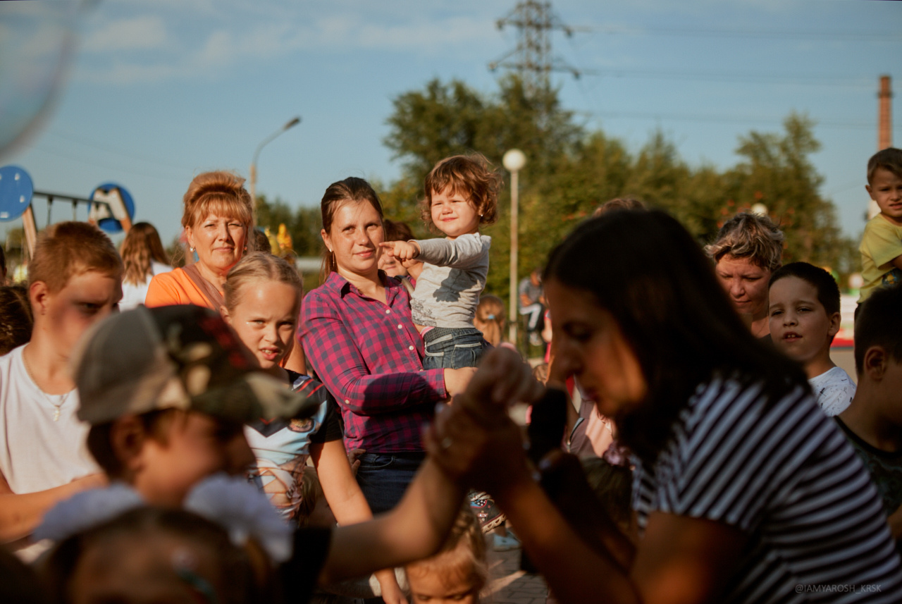 Детскому кинотеатру «Мечта» 7 лет. Детский и семейный фотограф в Красноярске Настя Ярош