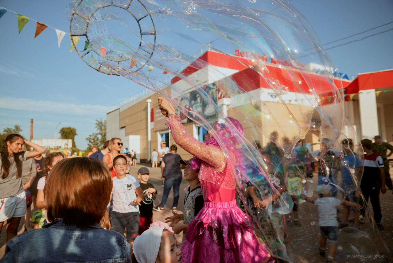 Детскому кинотеатру «Мечта» 7 лет. Детский и семейный фотограф в Красноярске Настя Ярош