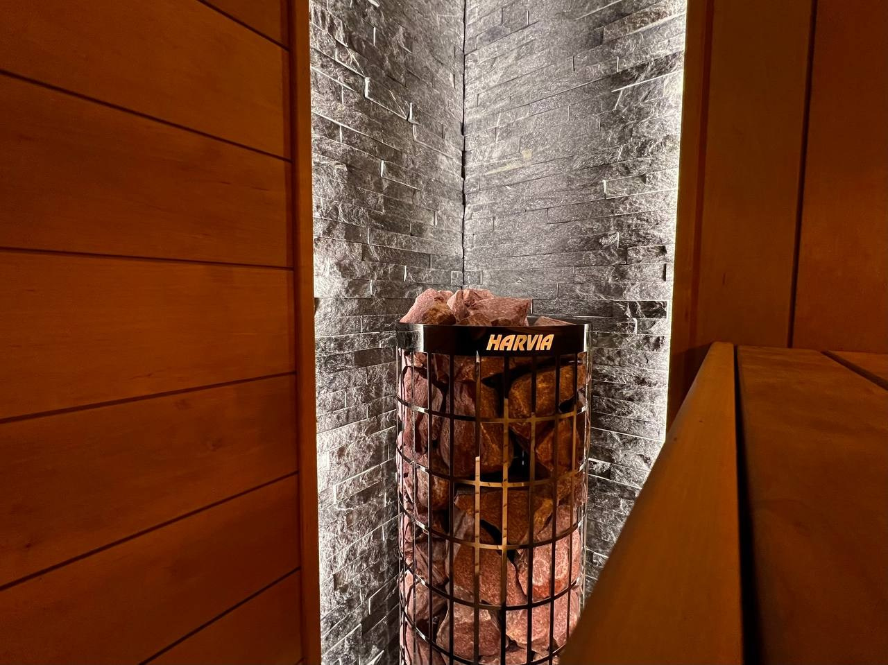 Сауна в ЖК Автограф. Несмотря на небольшие габариты, парная легко вмещает всю семью. Сауна в квартире уже не роскошь. SaunaTopMasters