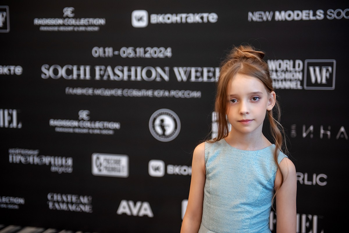 SochiFashionWeek2024 дизайнер Юлия Крылова. Семейный и коммерческий фотограф в Сочи Александр Бодунов