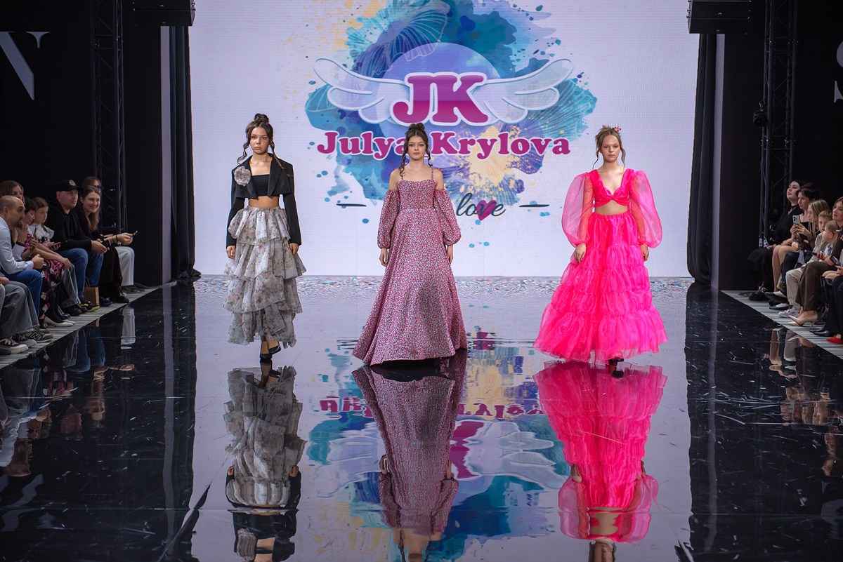 SochiFashionWeek2024 дизайнер Юлия Крылова. Семейный и коммерческий фотограф в Сочи Александр Бодунов