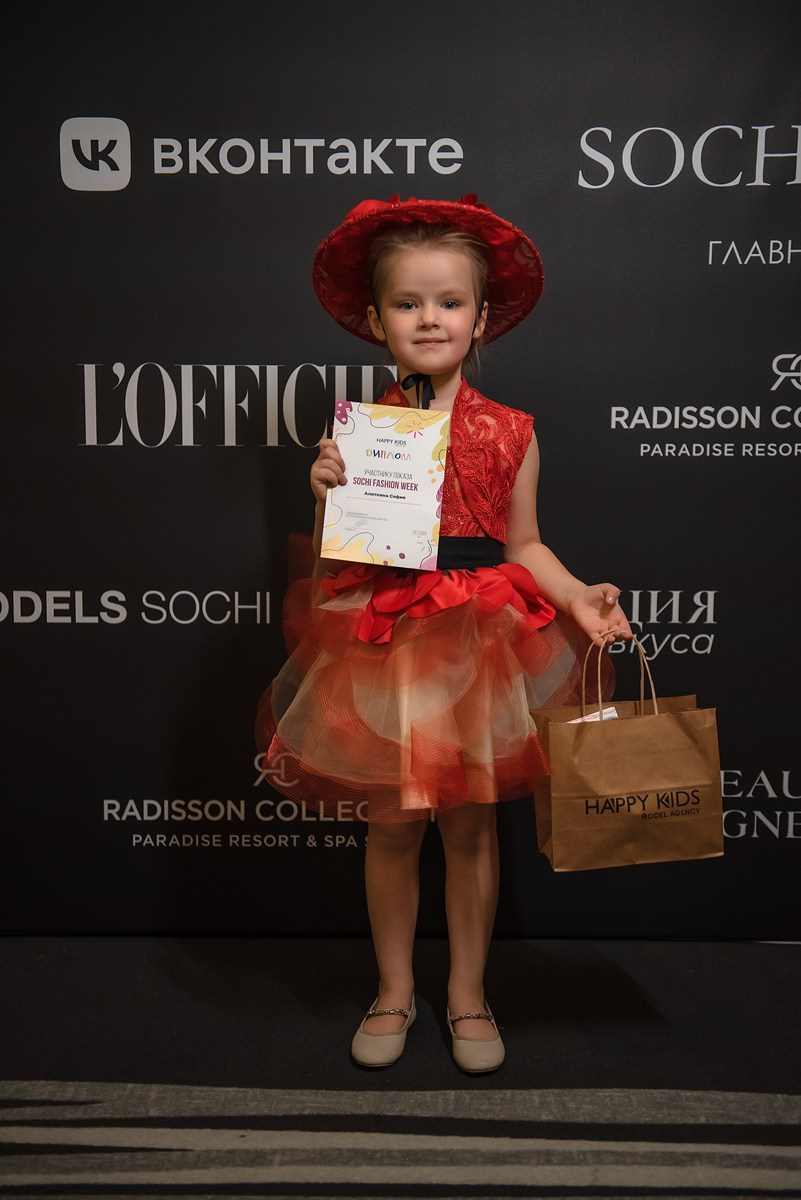 SochiFashionWeek2024 дизайнер Анохина Светлана. Семейный и коммерческий фотограф в Сочи Александр Бодунов