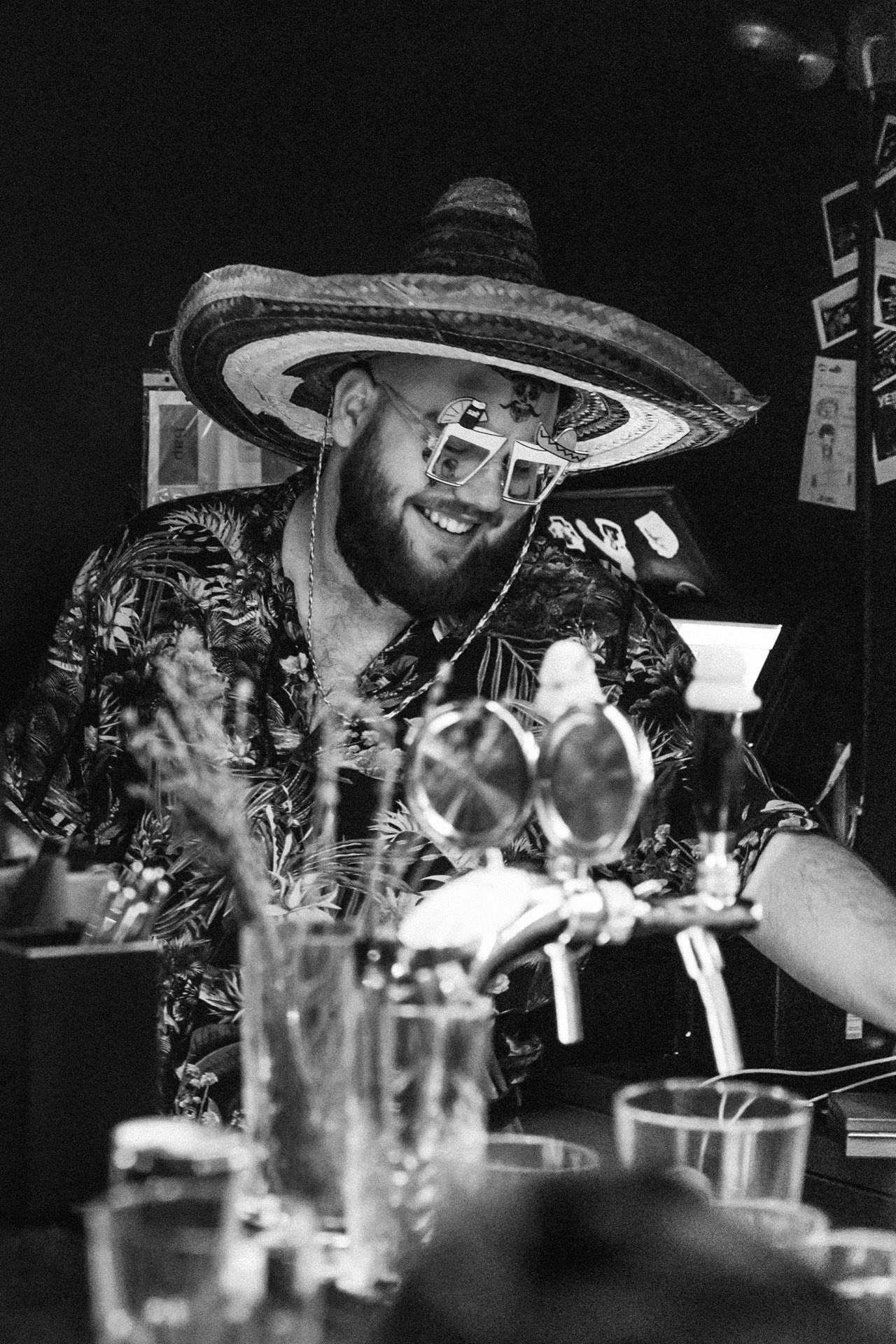 УЕ! БАР. Фотограф Владимир Молоканов