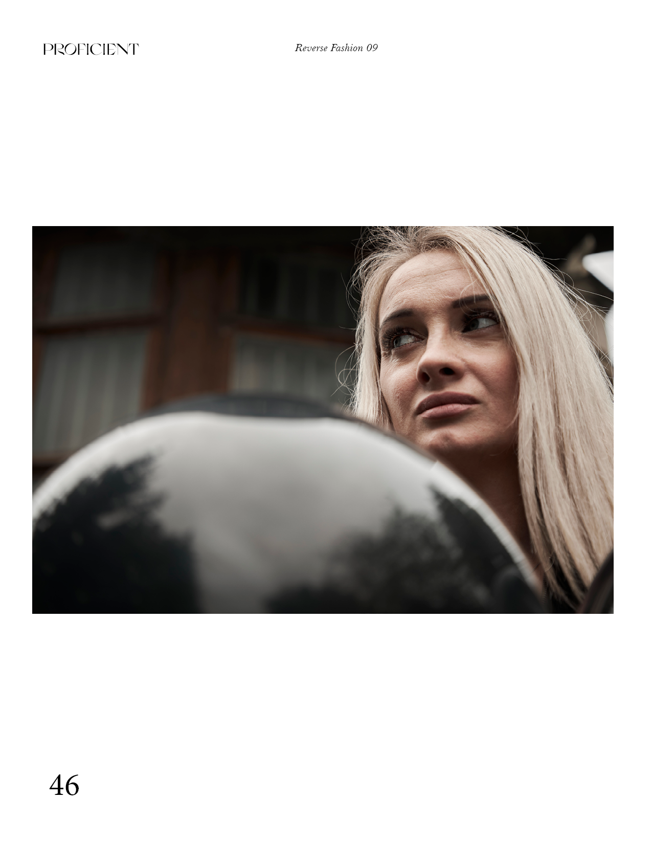 Портрет блондинки с воздушными шарами