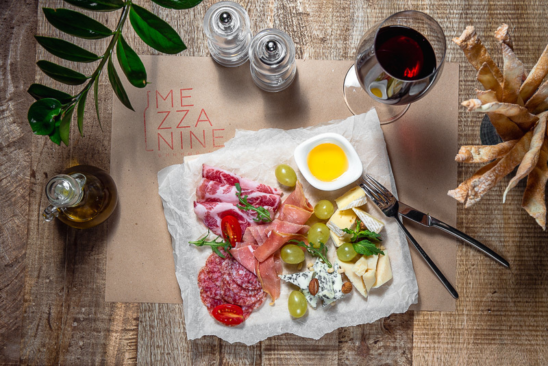 Рекламные фотографии для ресторана Mezzanine в Ялте. Фотограф интерьеров Фотосъемка рекламы в Ялте и по Крыму