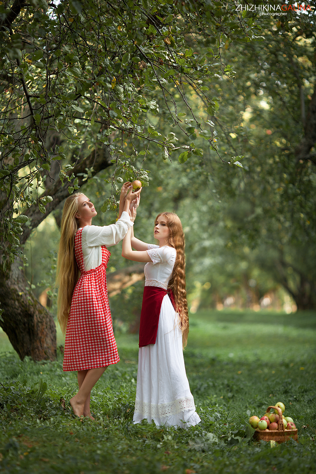 женский фотограф, фотогпрогулка, уличная фотосессия, фотосессия на улице, фотосессия в цветении, портретный фотограф, портретная фотосессия, фотограф москва, фотограф в москве, жижикина галина, женский портрет