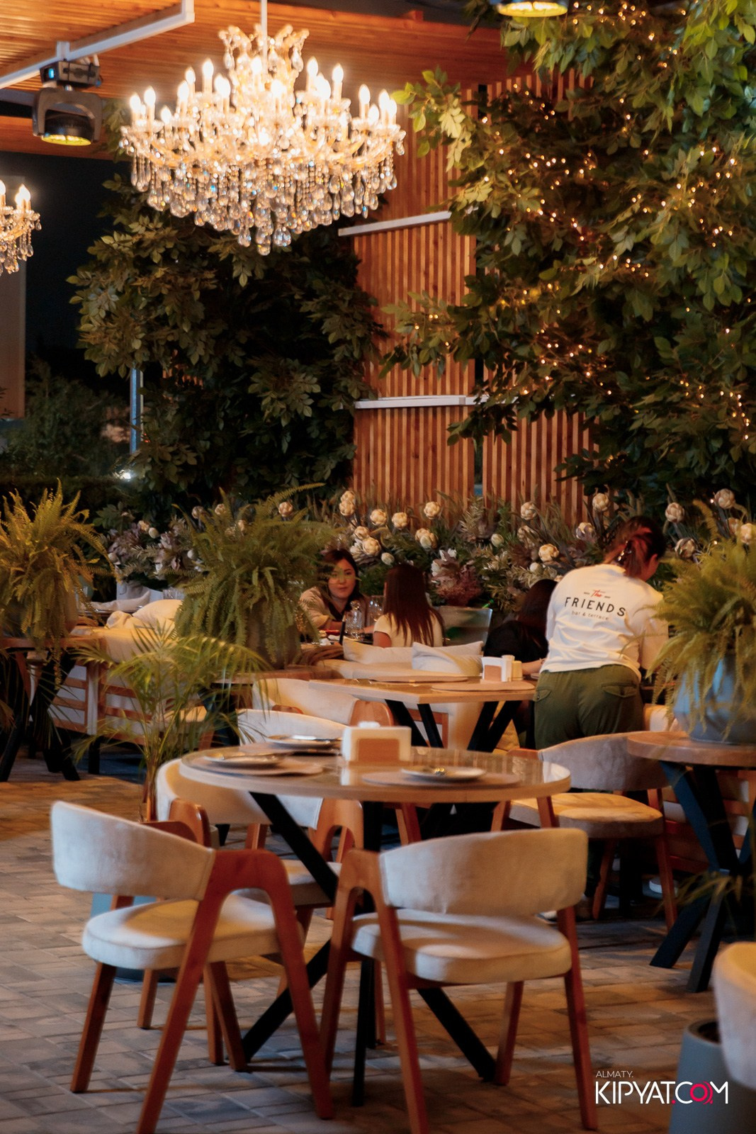 FRIENDS BAR & TERRACE. КИПЯТКОМ АЛМАТЫ!