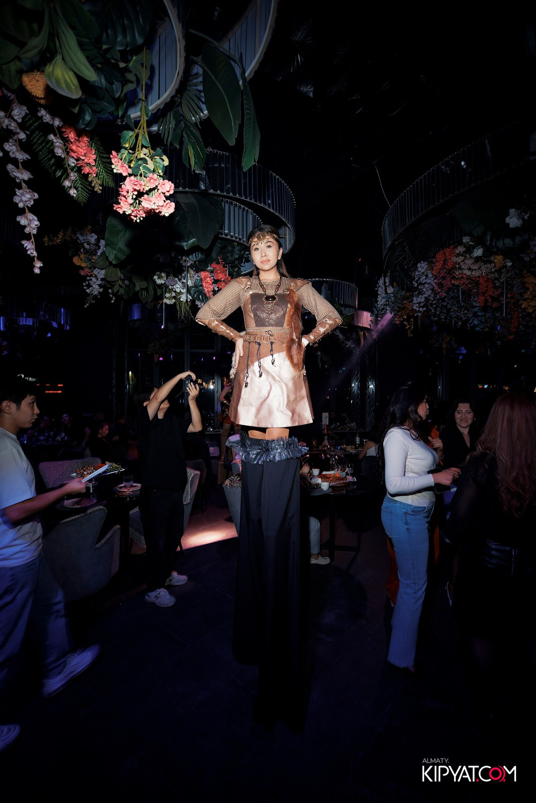 FRIENDS BAR & TERRACE. КИПЯТКОМ АЛМАТЫ!