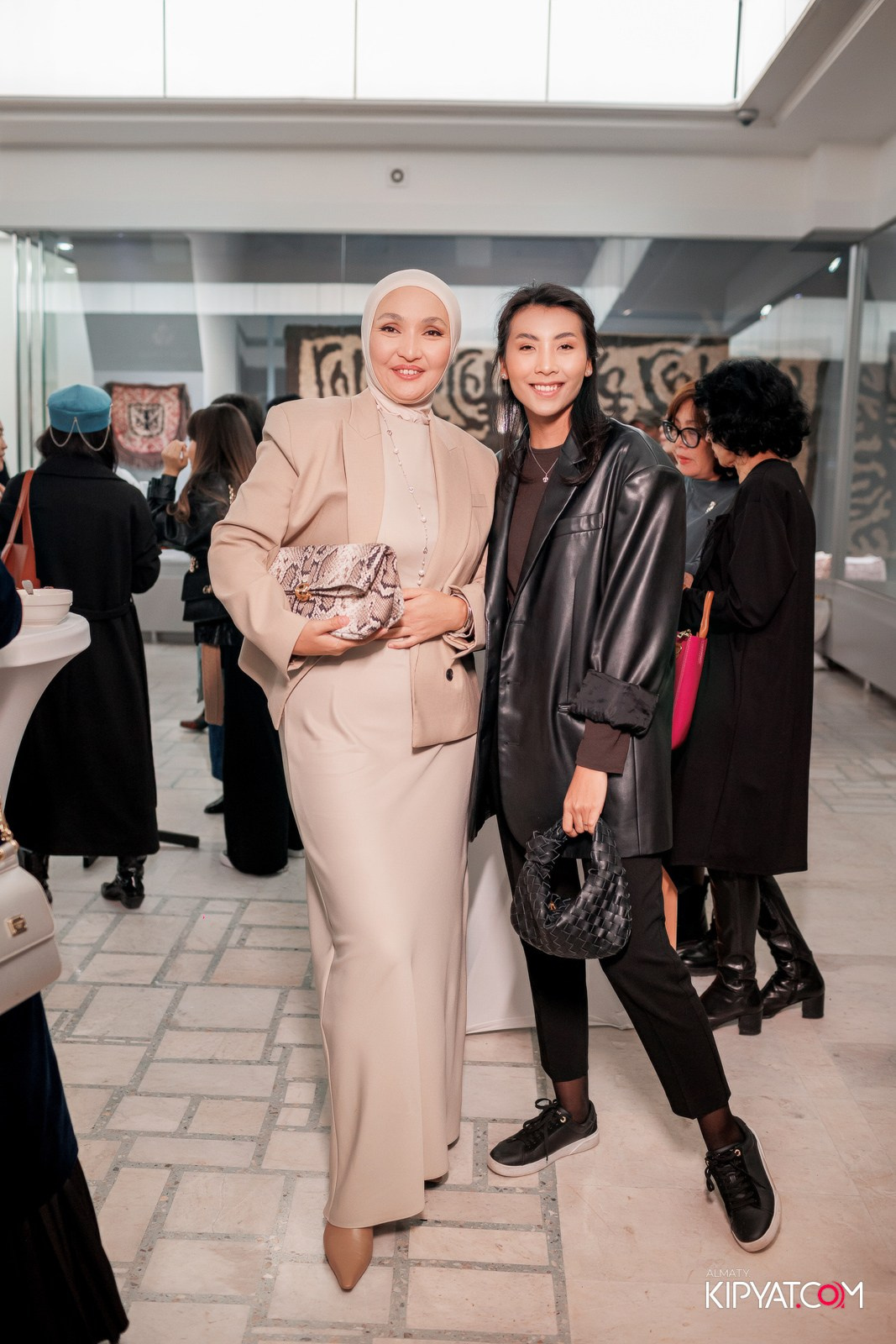 FASHION ПОКАЗ, КАЗАХСКОЙ НАЦИОНАЛЬНОЙ ОДЕЖДЫ. КИПЯТКОМ АЛМАТЫ!
