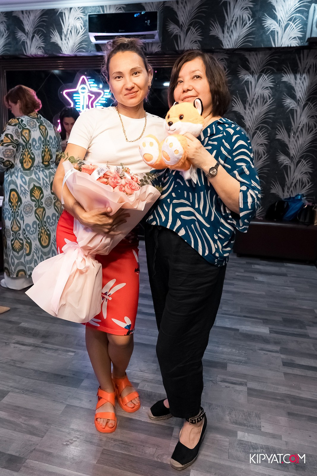 КАРАОКЕ РОЯЛЬ COSMO. КИПЯТКОМ АЛМАТЫ!