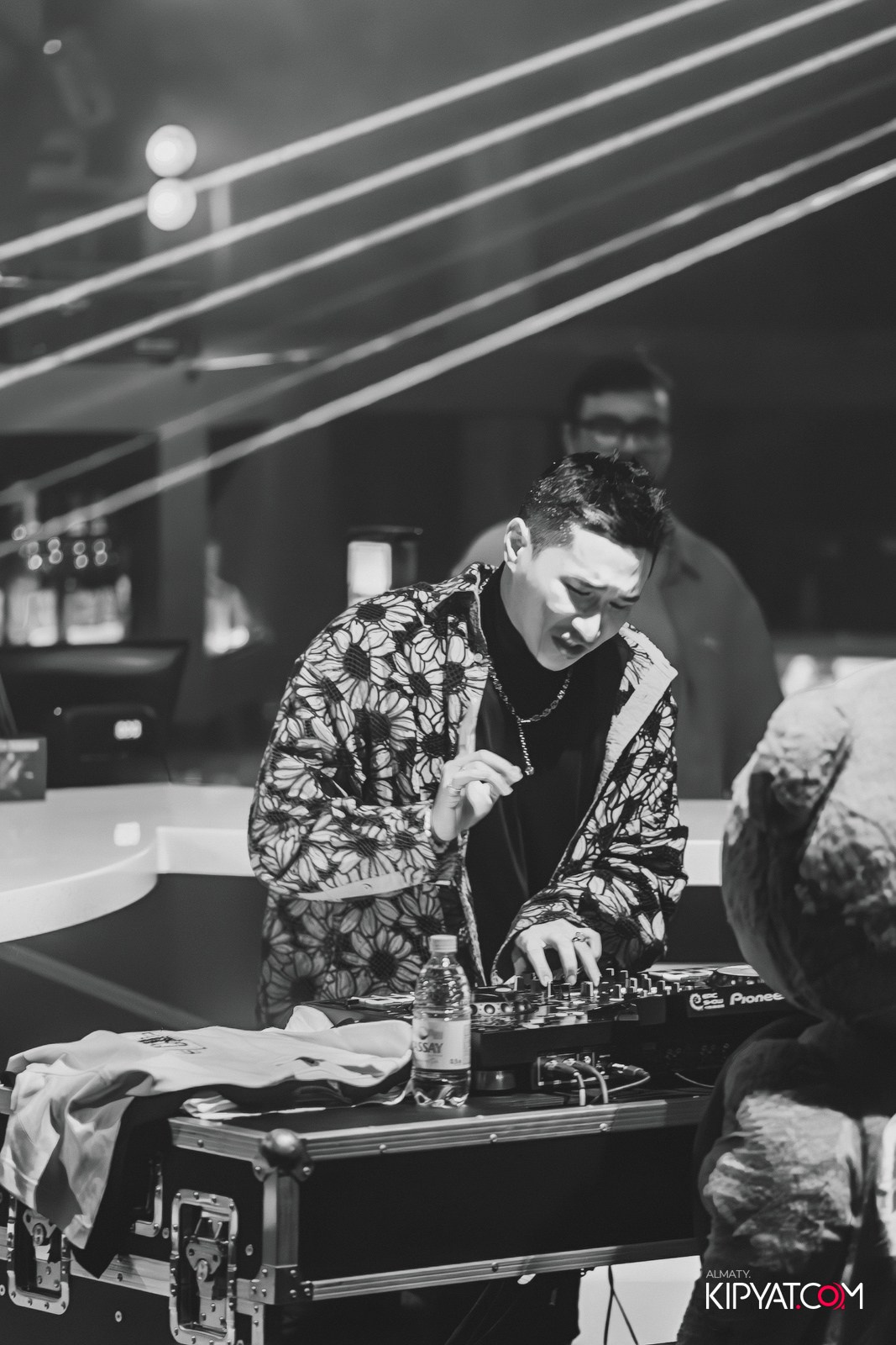 SANTA RAVE В НОЧНОМ КЛУБЕ SANTA BARBARA. КИПЯТКОМ АЛМАТЫ!