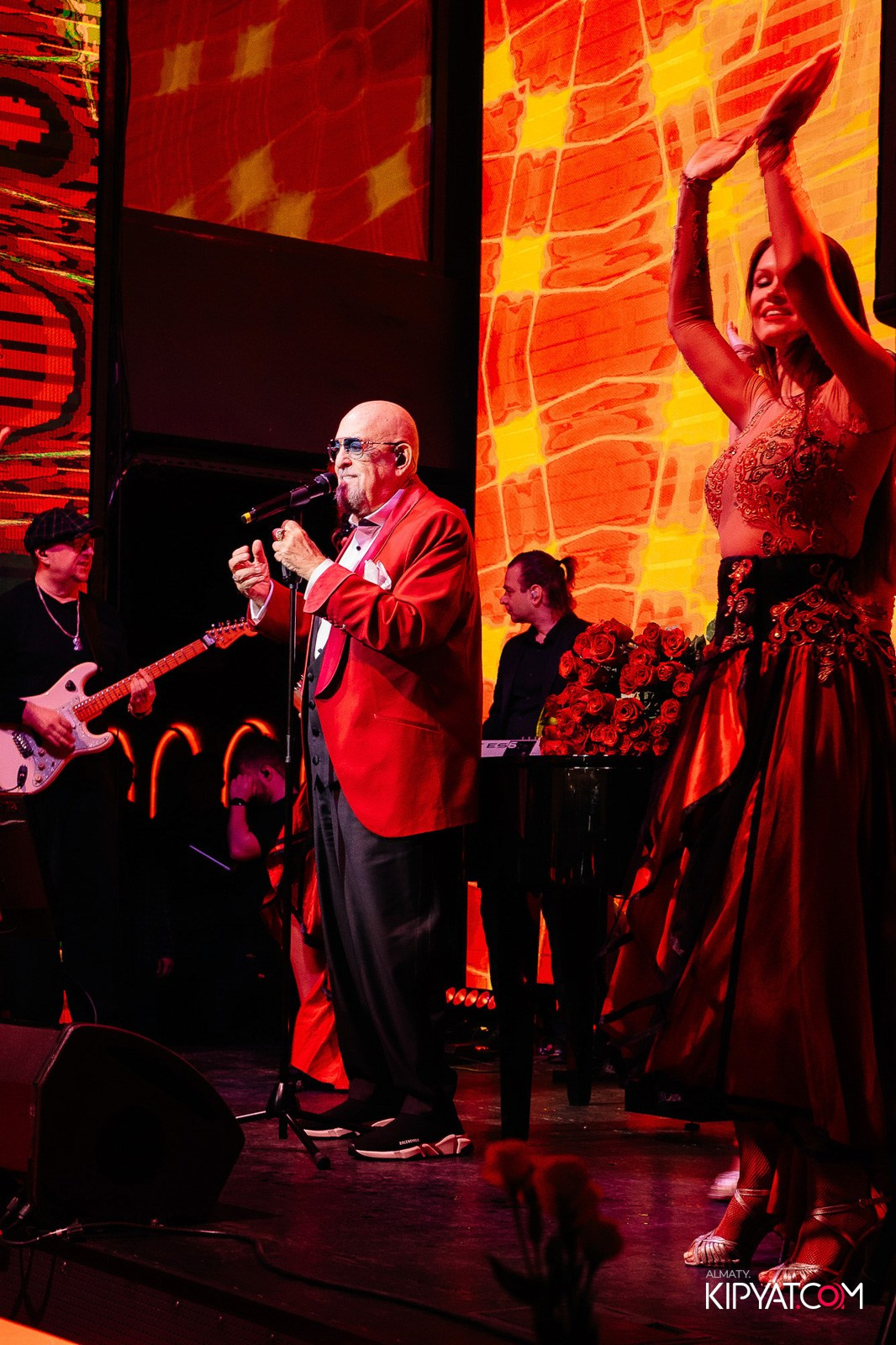 МИХАИЛ ШУФУТИНСКИЙ С СОЛЬНЫМ КОНЦЕРТОМ В QUEEN ALMATY. КИПЯТКОМ АЛМАТЫ!