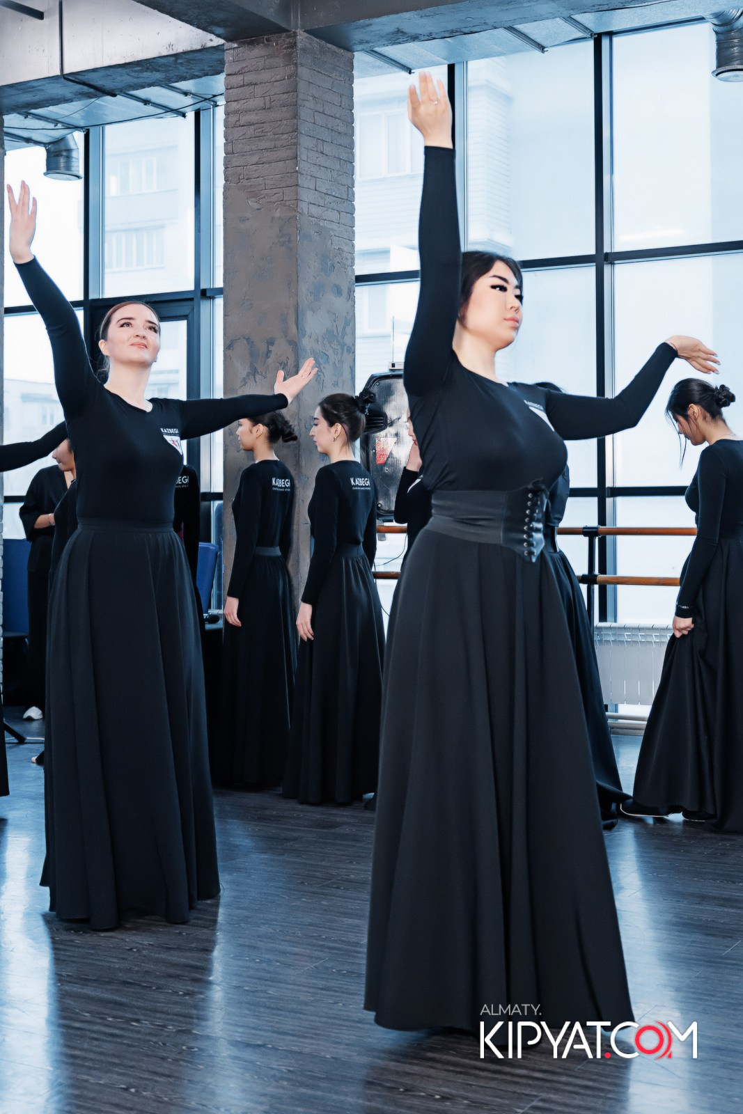 BLOCKBUSTER ТАНЦЕВАЛЬНАЯ АКАДЕМИЯ. КИПЯТКОМ АЛМАТЫ!