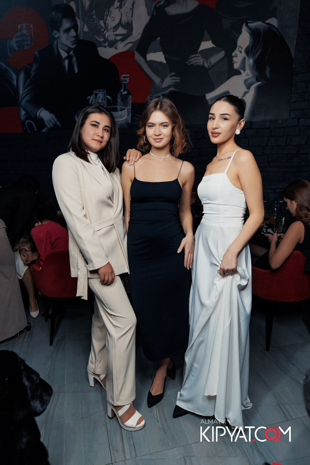 FRIENDS BAR & TERRACE. КИПЯТКОМ АЛМАТЫ!