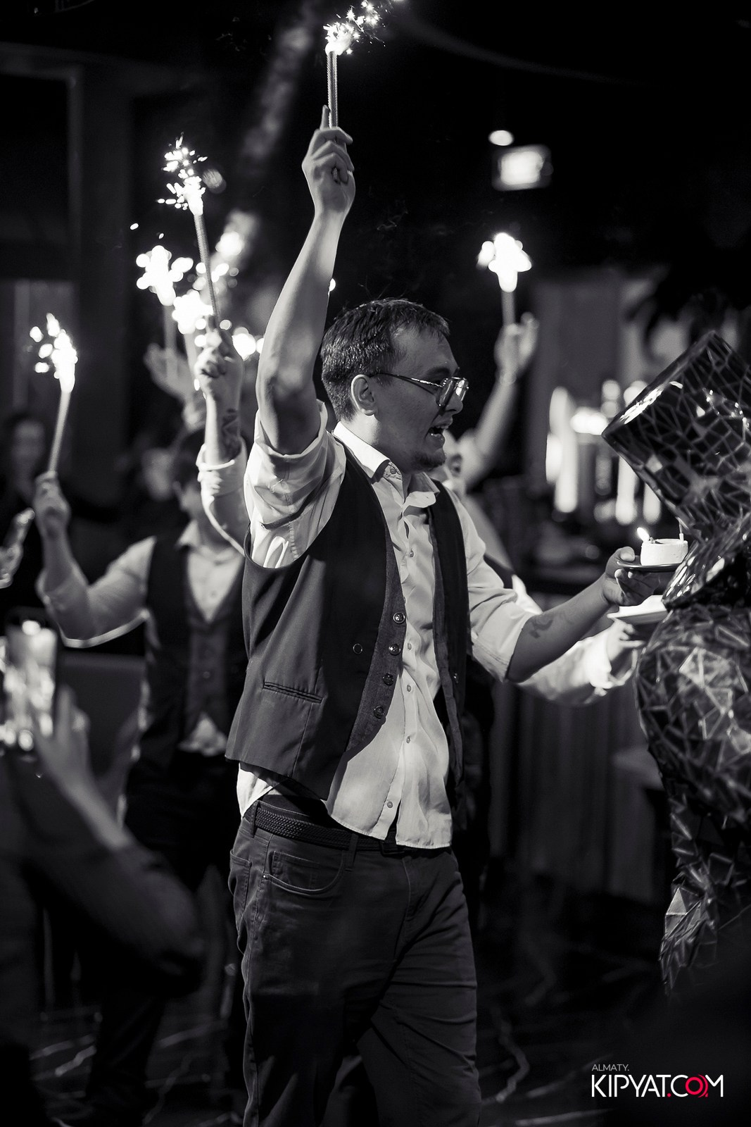 MOOD KARAOKE & TERRACE. КИПЯТКОМ АЛМАТЫ!