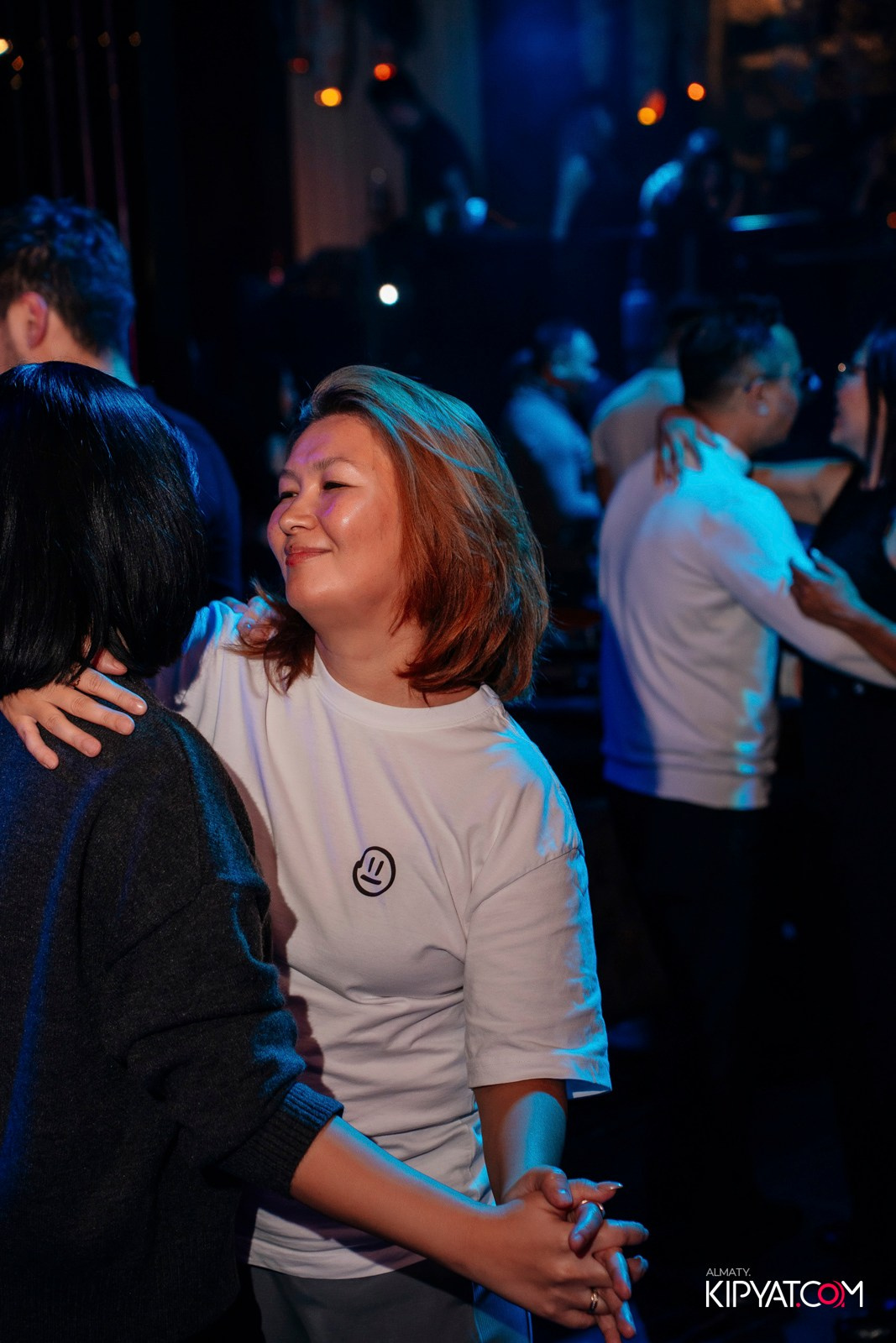 БАР ПАНАЕХАЛИ НА ТОЛЕ БИ. КИПЯТКОМ АЛМАТЫ!