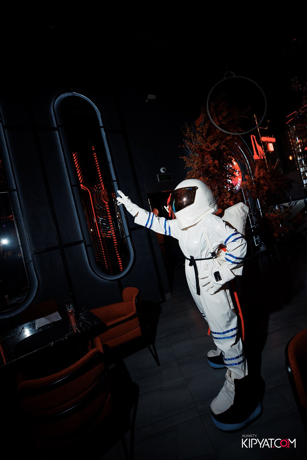 FRIENDS BAR & TERRACE. КИПЯТКОМ АЛМАТЫ!