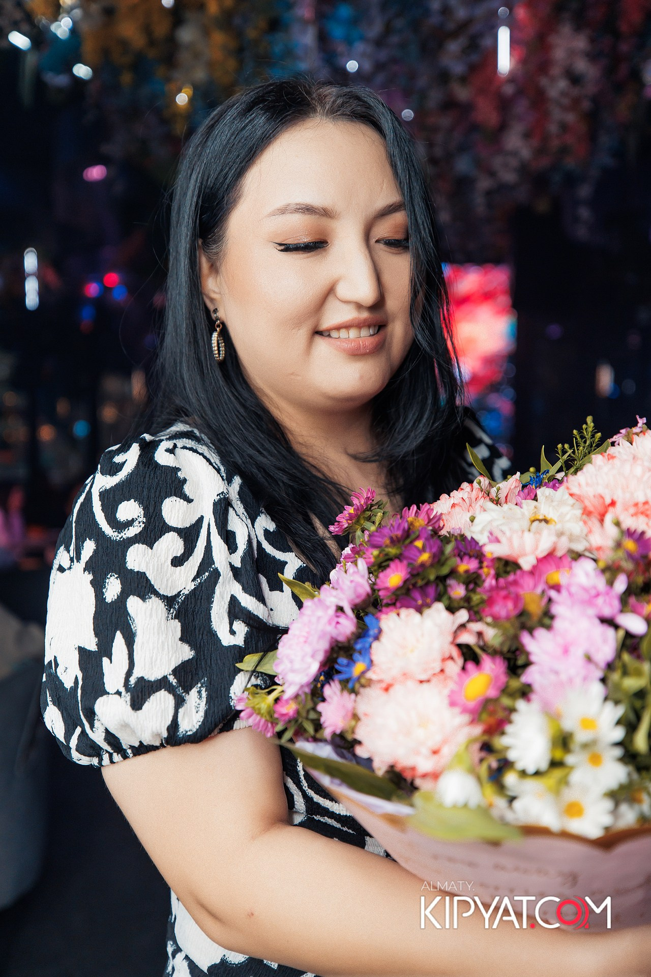 Friends bar & terrace. КИПЯТКОМ АЛМАТЫ!