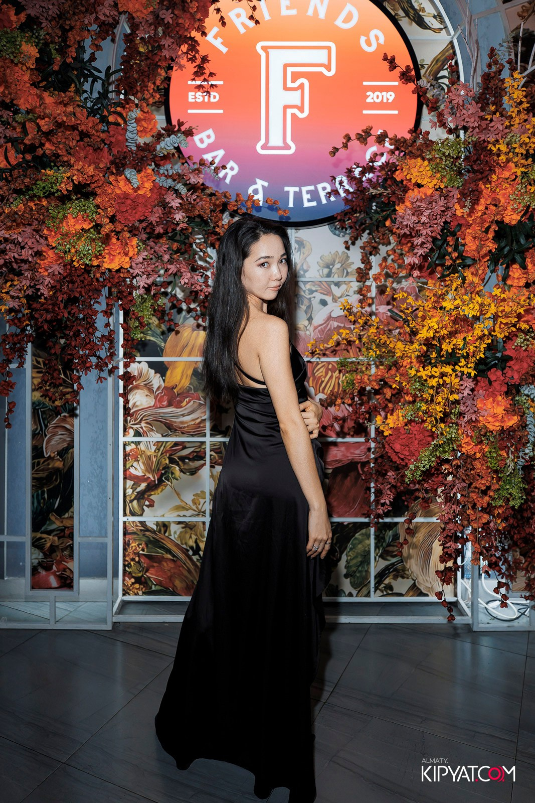 FRIENDS BAR & TERRACE. КИПЯТКОМ АЛМАТЫ! Фотосъемка мероприятий в Алматы