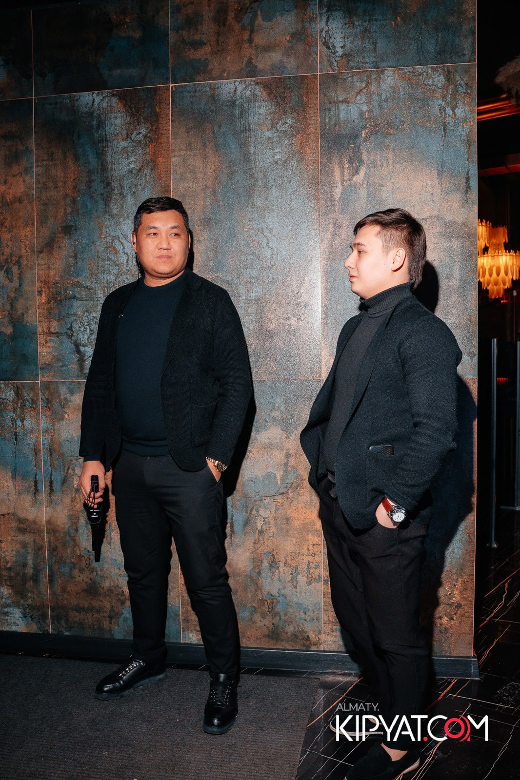 БАР ПАНАЕХАЛИ НА ТОЛЕ БИ. КИПЯТКОМ АЛМАТЫ!