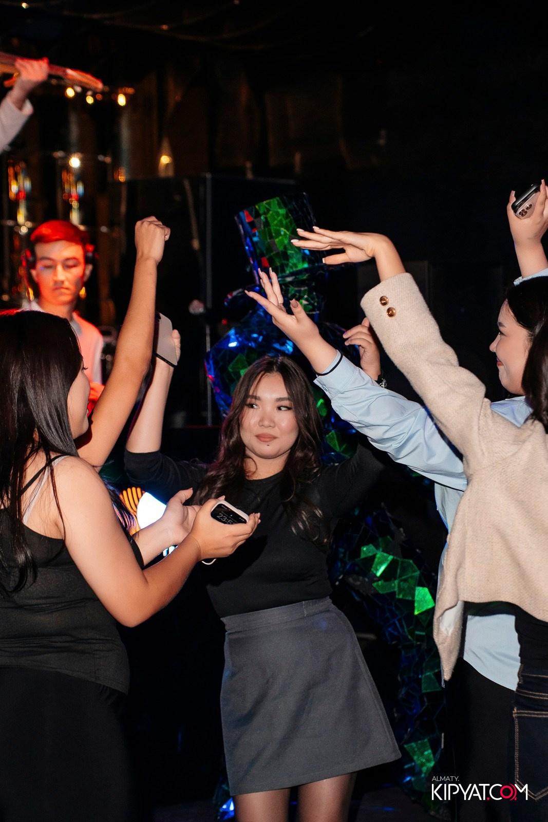 MOOD KARAOKE & TERRACE. КИПЯТКОМ АЛМАТЫ!