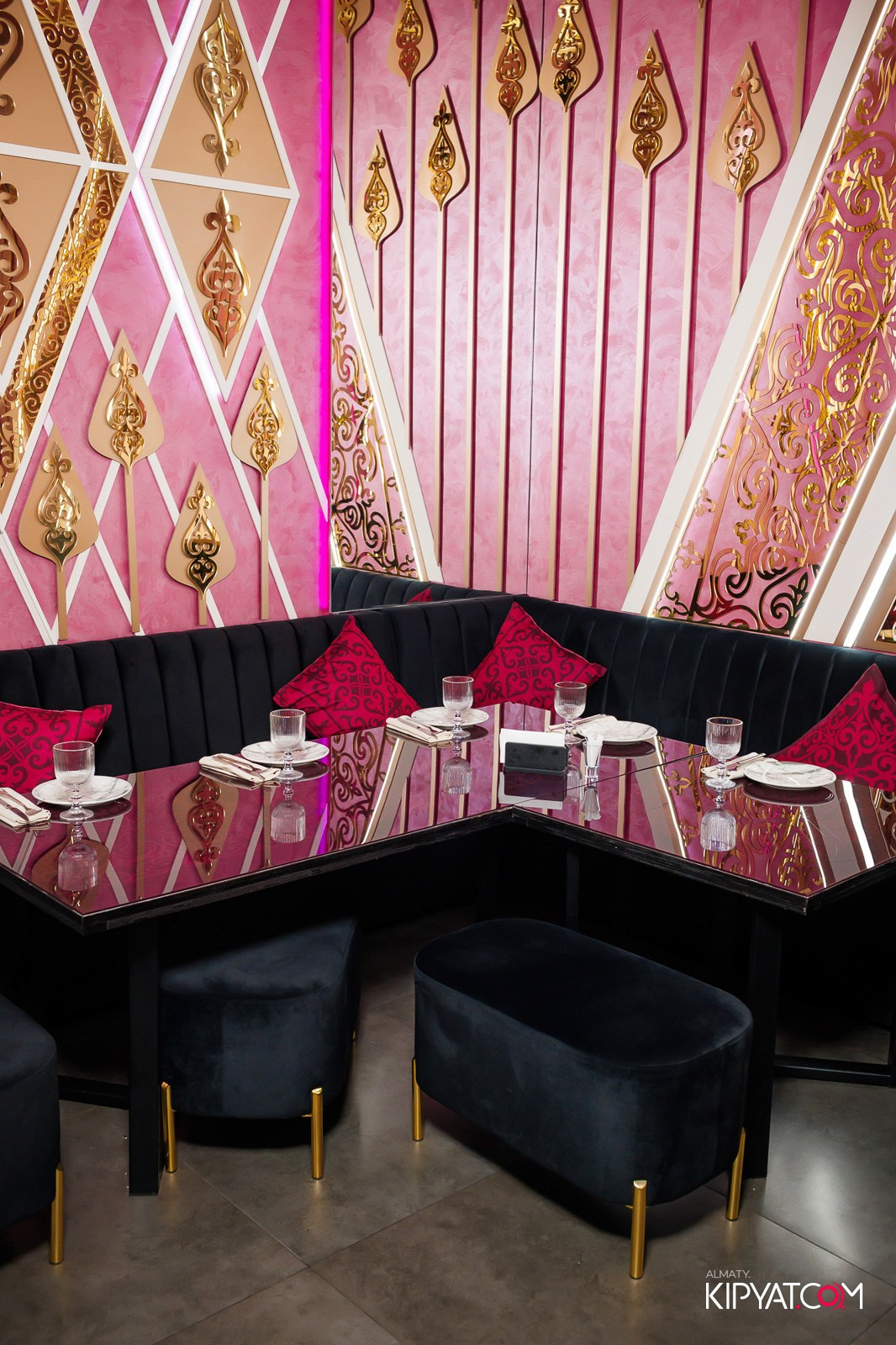 MOOD KARAOKE & TERRACE. КИПЯТКОМ АЛМАТЫ!