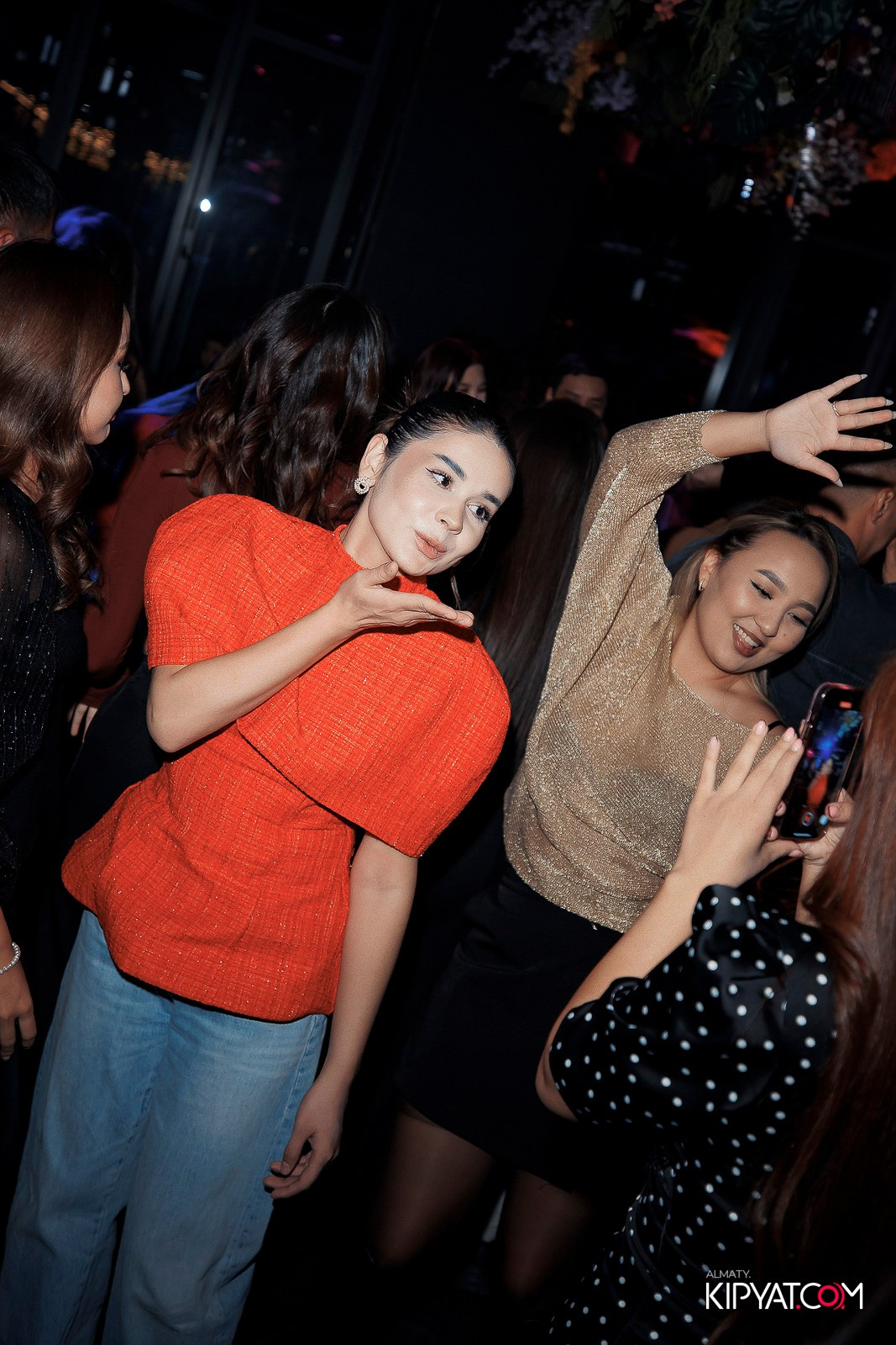 FRIENDS BAR & TERRACE. КИПЯТКОМ АЛМАТЫ!