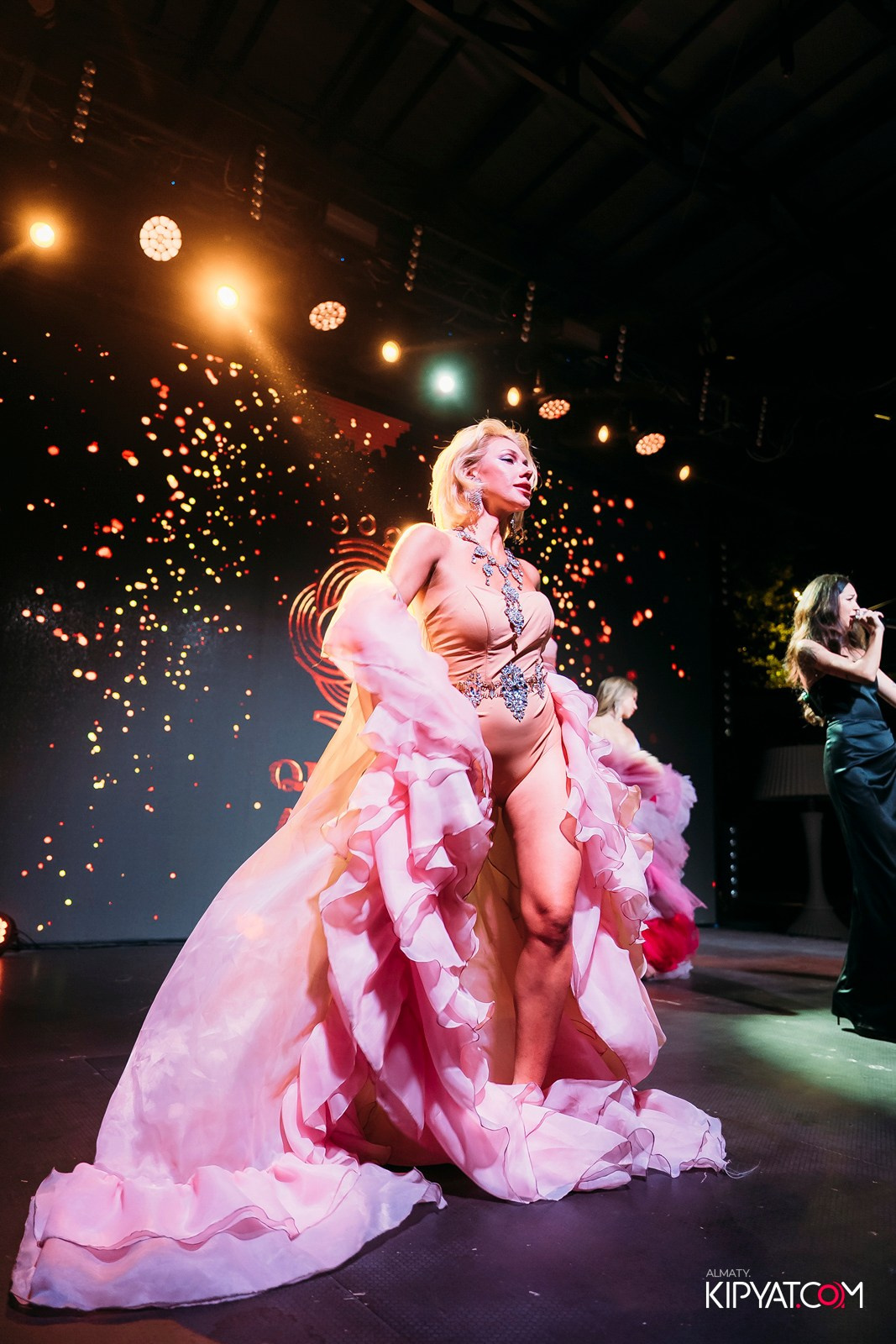 QUЕЕN. КИПЯТКОМ АЛМАТЫ!