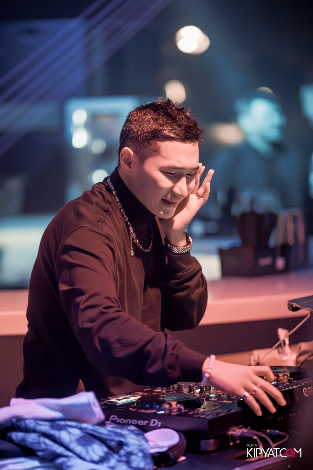 SANTA RAVE В НОЧНОМ КЛУБЕ SANTA BARBARA. КИПЯТКОМ АЛМАТЫ!