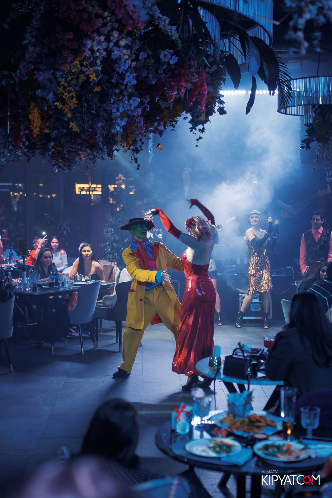 FRIENDS BAR & TERRACE. КИПЯТКОМ АЛМАТЫ!