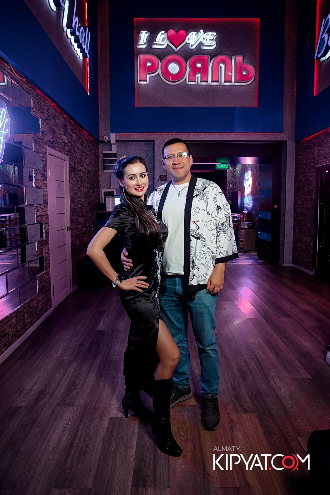 КАРАОКЕ-БАР РОЯЛЬ НА НУРМАКОВА. КИПЯТКОМ АЛМАТЫ!