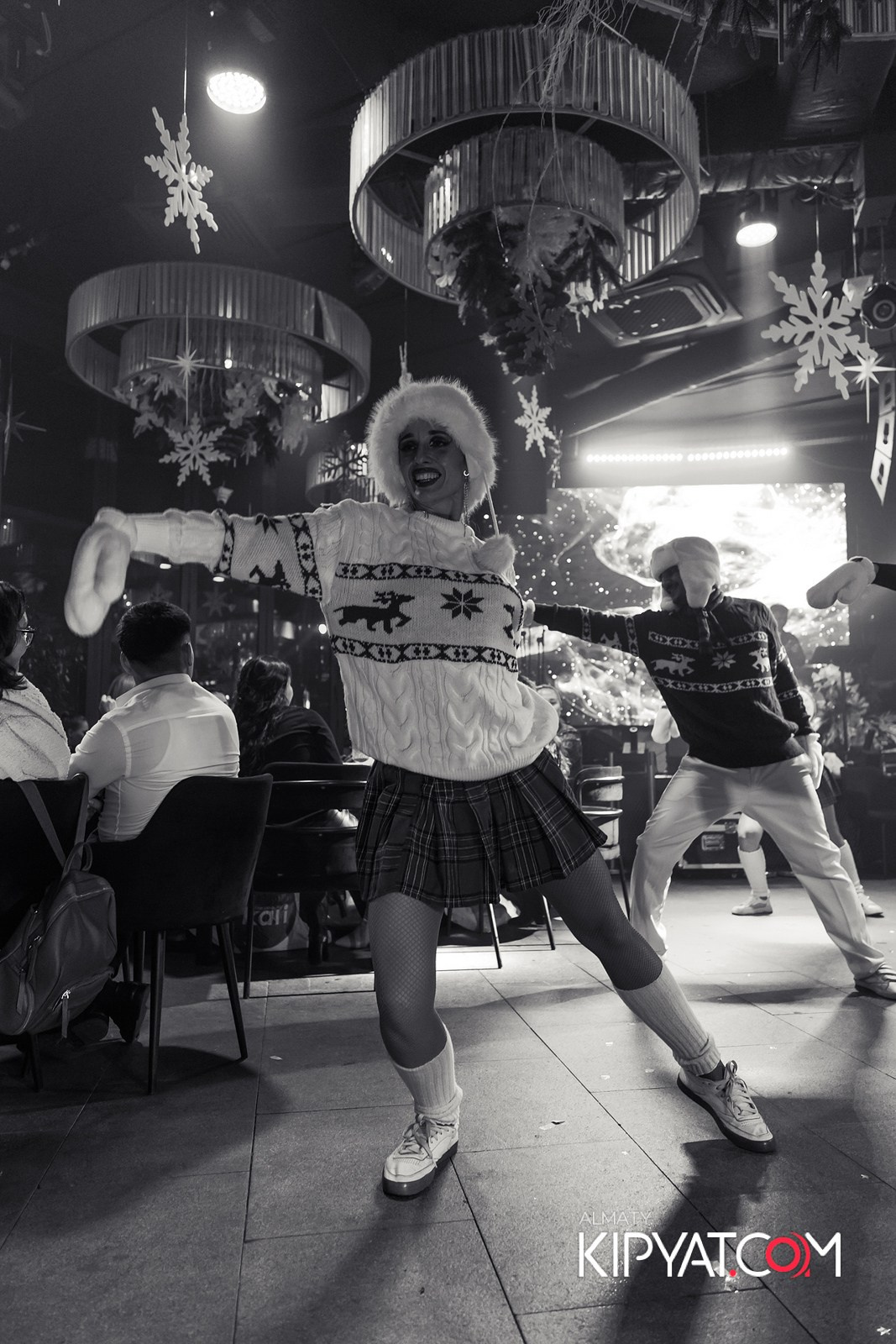 FRIENDS BAR & TERRACE. КИПЯТКОМ АЛМАТЫ!