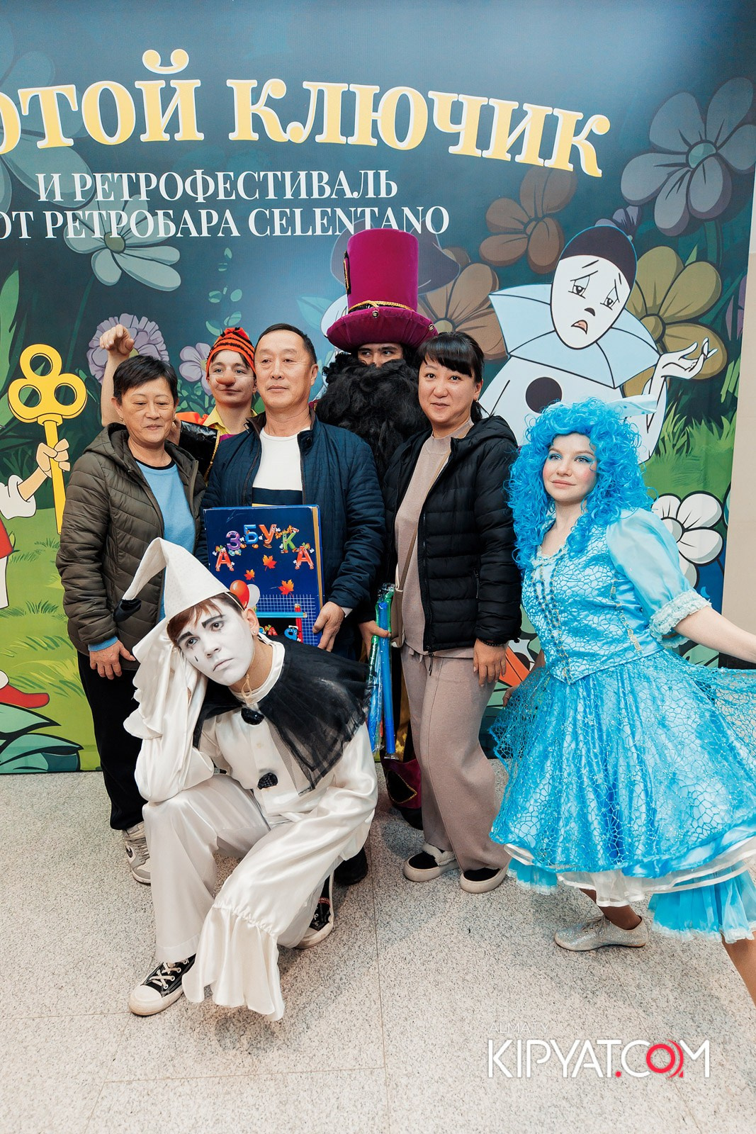 ЗОЛОТОЙ КЛЮЧИК И РЕТРОФЕСТИВАЛЬ ОТ РЕСТОБАРА CELENTANO. КИПЯТКОМ АЛМАТЫ!