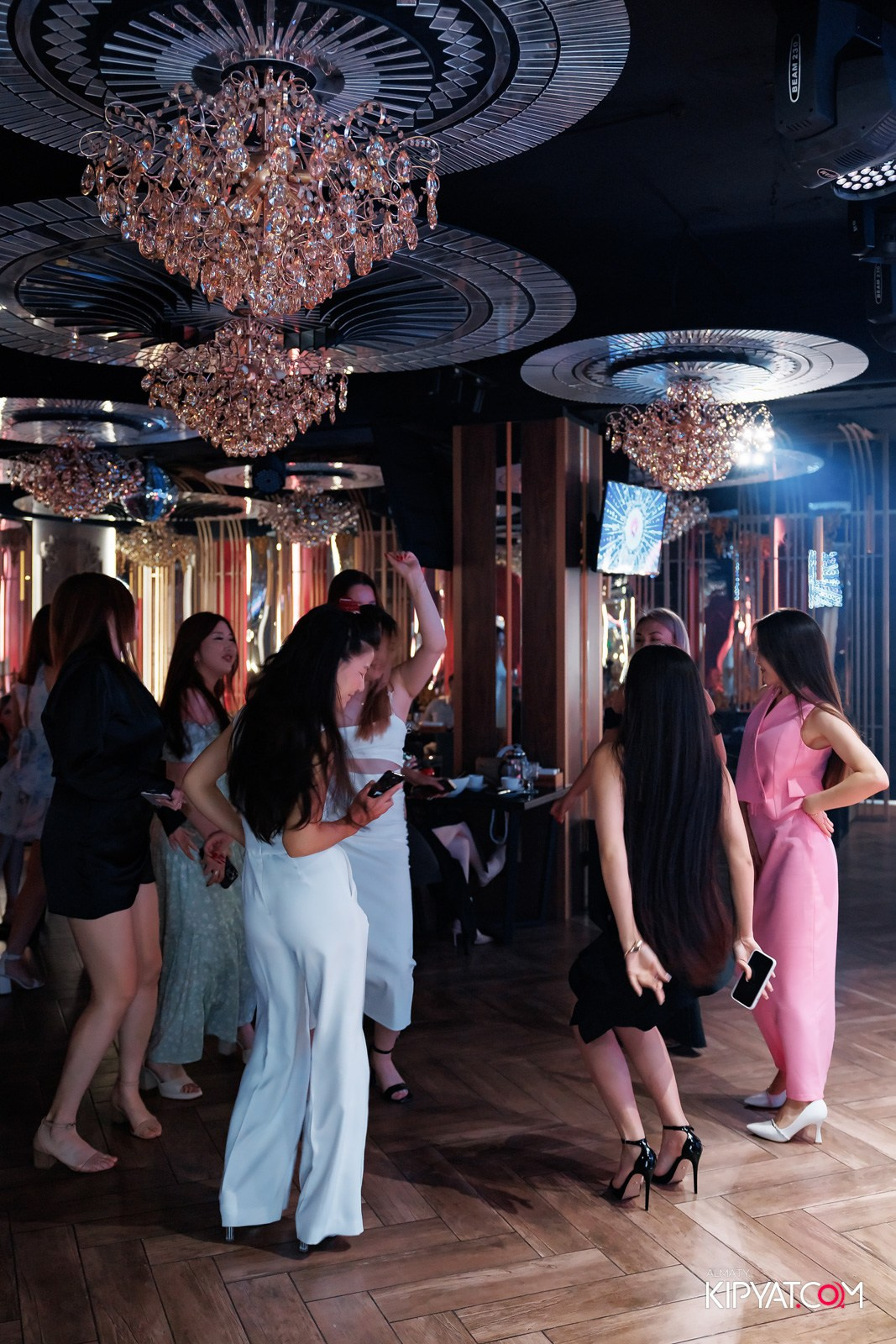 ЗАЯ, НА БИС. КИПЯТКОМ АЛМАТЫ!