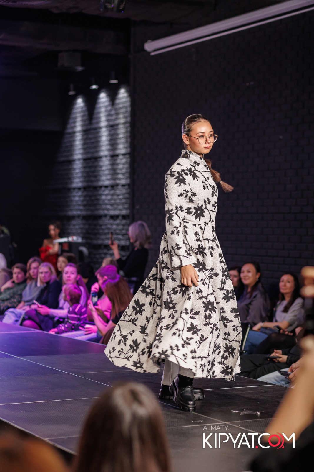 JUNIOR MODELS SHOW В РАМКАХ БЛАГОТВОРИТЕЛЬНОГО ПРОЕКТА МОДА ЗА СЧАСТЬЕ ДЕТЕЙ. КИПЯТКОМ АЛМАТЫ!