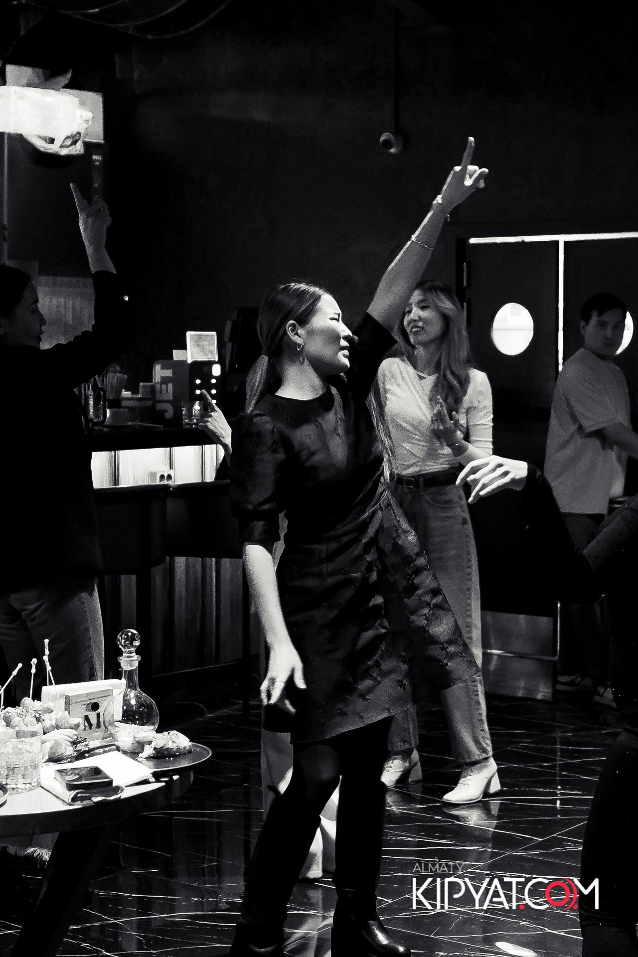 MOOD KARAOKE & TERRACE. КИПЯТКОМ АЛМАТЫ!