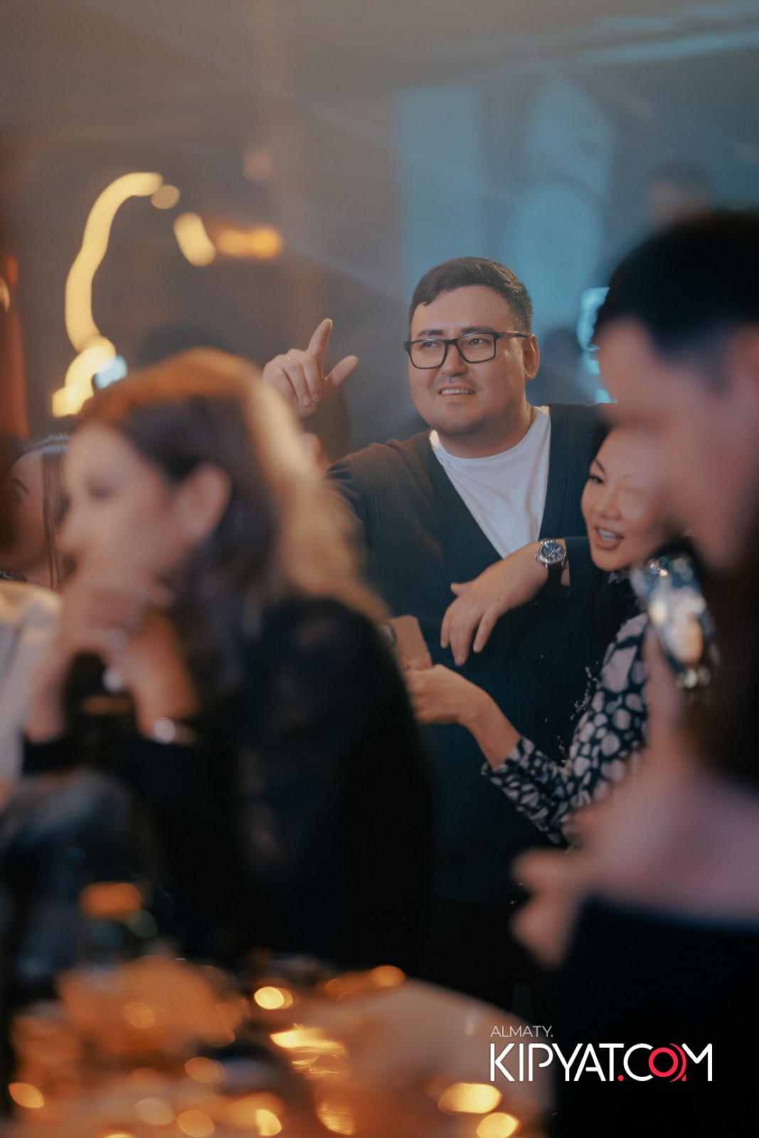 SANTA BARBARA — ПИТ ДЖЕЙСОН (ГР. ПРЕМЬЕР-МИНИСТР) И ИЛЬЯ ЗУДИН (ГР. ДИНАМИТ) НА ПРЕДНОВОГОДНЕЙ ВЕЧЕРИНКЕ. КИПЯТКОМ АЛМАТЫ!