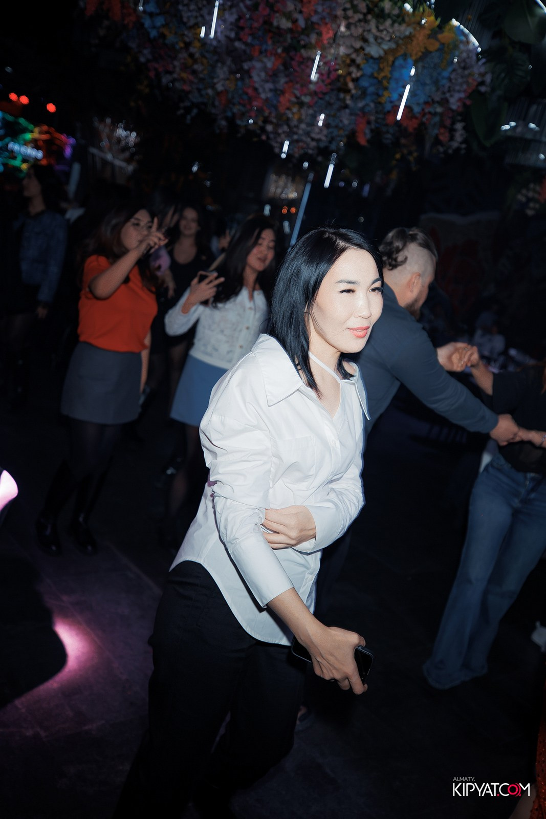 FRIENDS BAR & TERRACE. КИПЯТКОМ АЛМАТЫ!