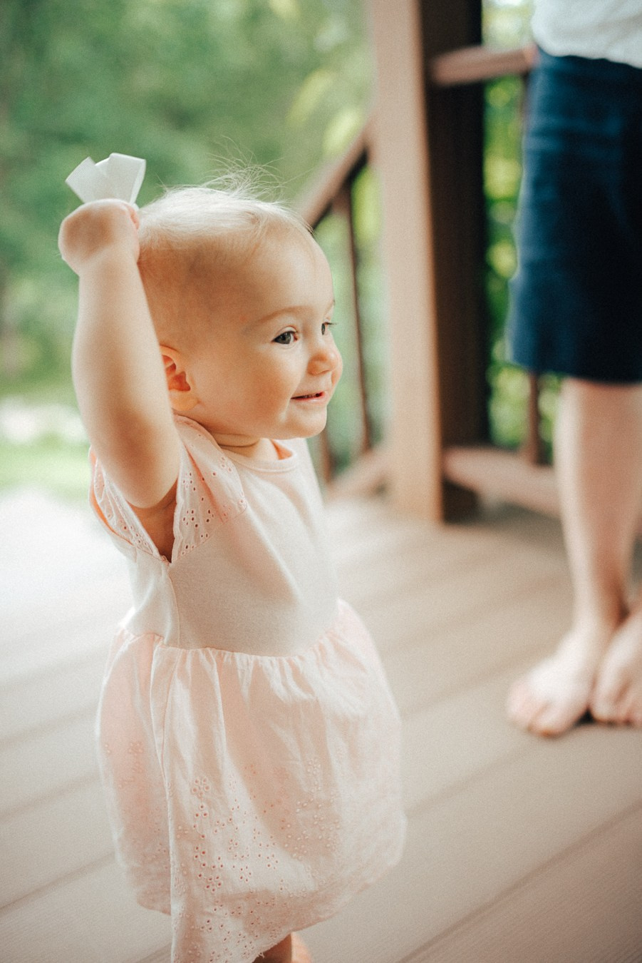 Коля, Ксюша, Саша, Андрей, Кира и бабушки | на даче