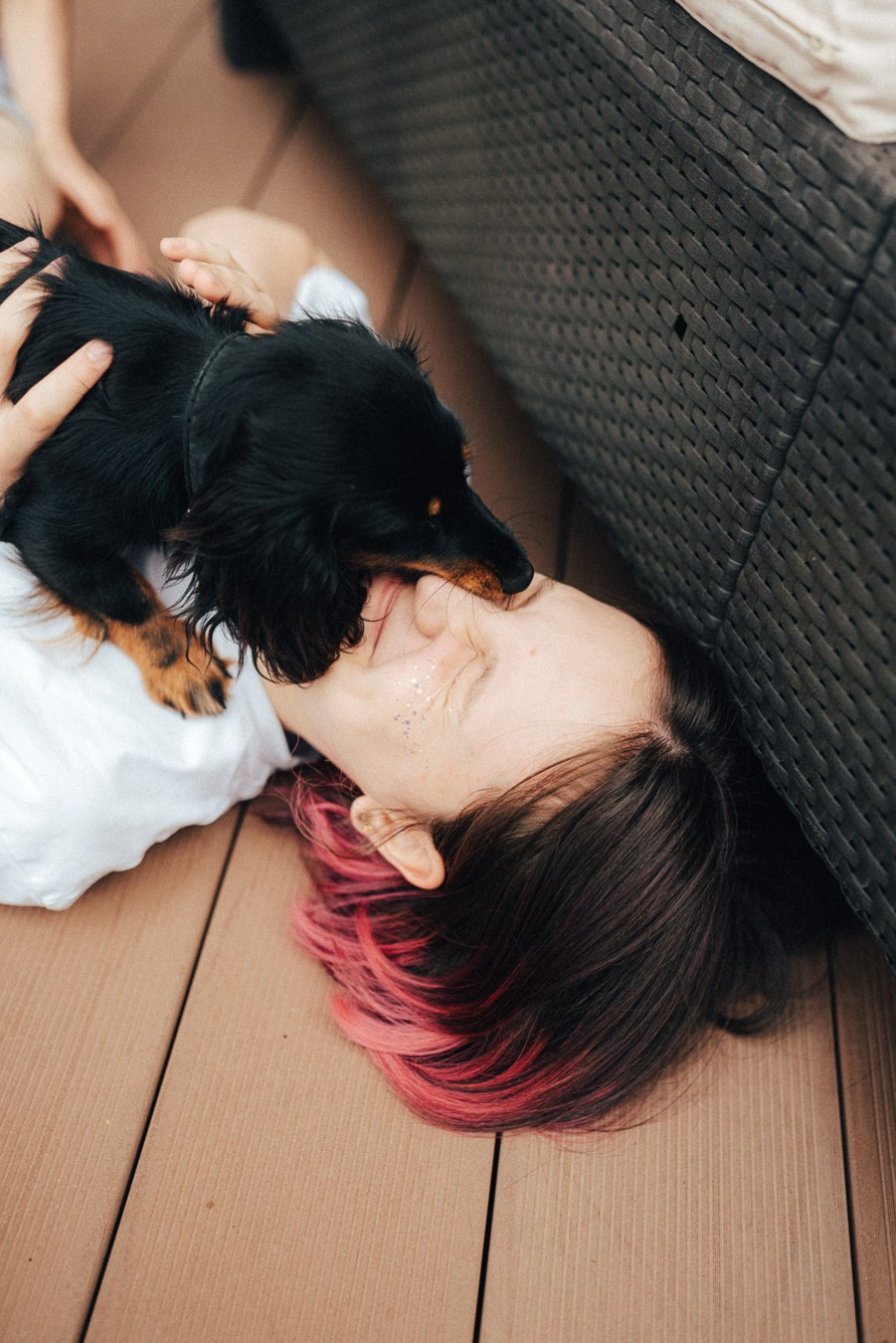 Коля, Ксюша, Саша, Андрей, Кира и бабушки | на даче