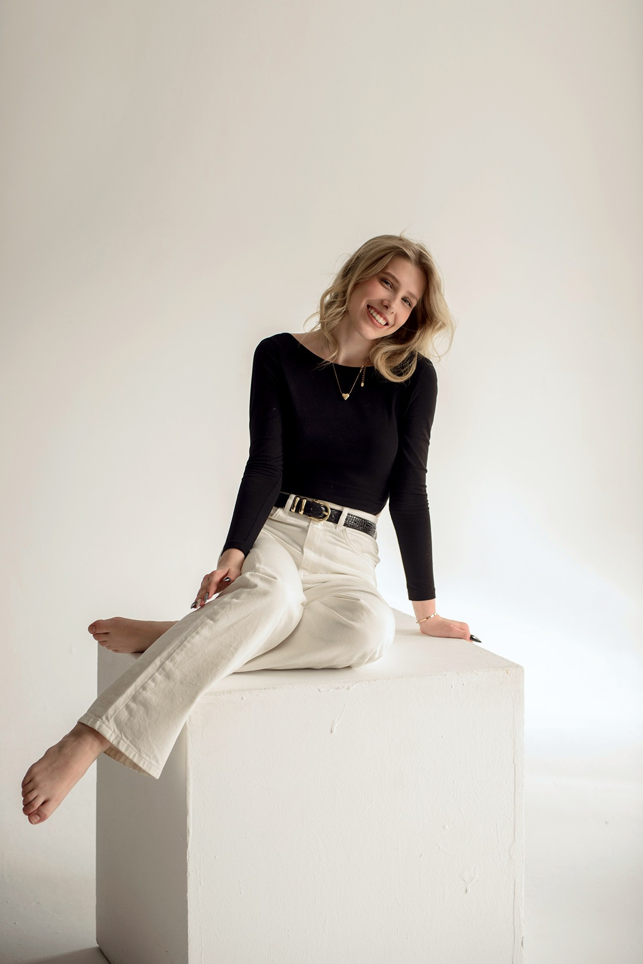 photo shoot in the studio foe woman, young girl