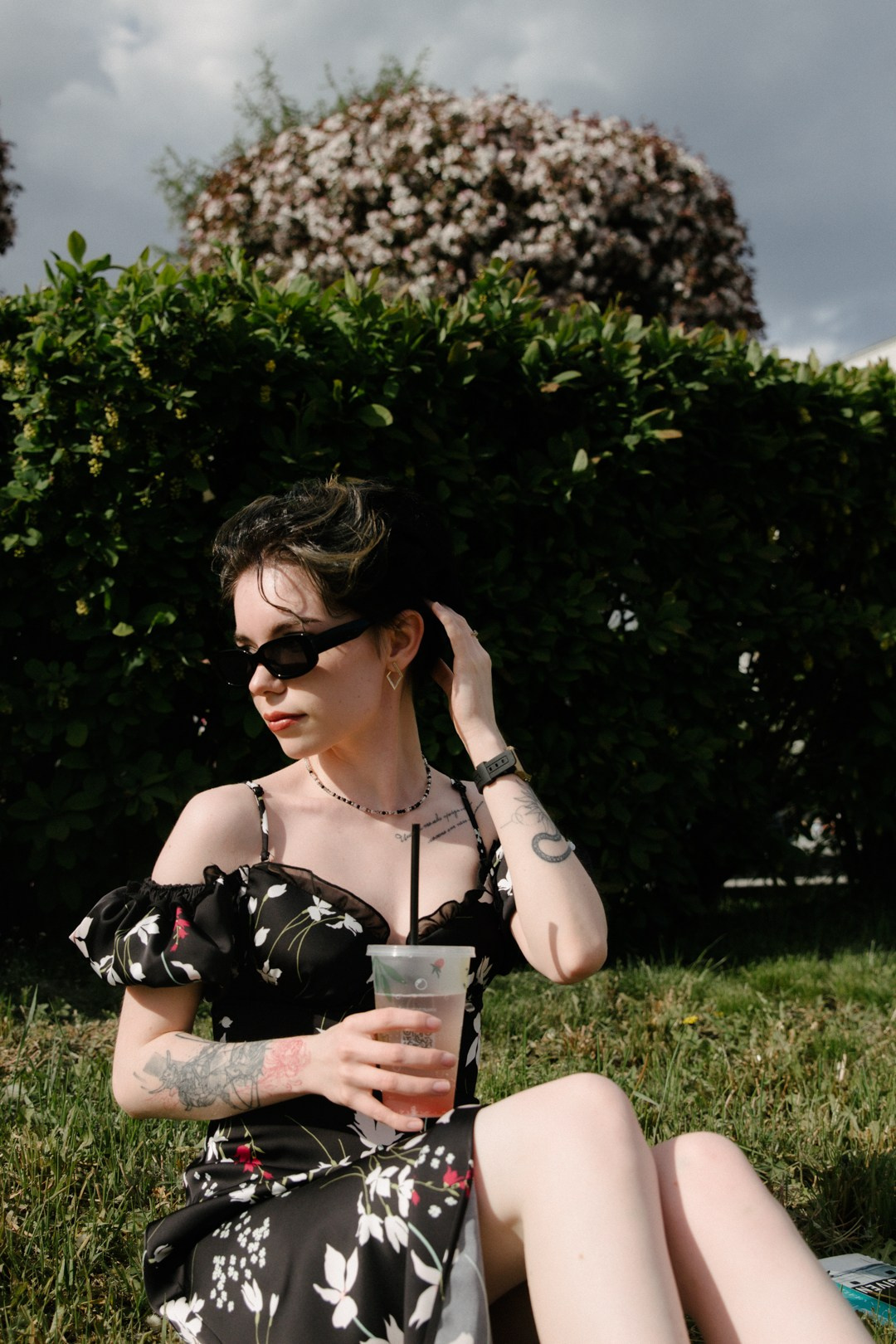 Портрет Насти и цветущей вишни. Фотограф Настя Булочка Екатеринубрг