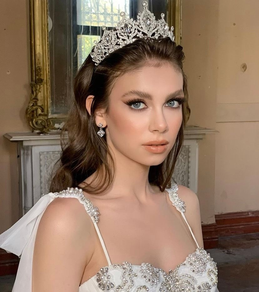 Кристина, 40-42 р-р, 180 см. KED Production — продакшн из СПб. Создаём фото, видео и контент, который помогает брендам и селлерам продавать больше