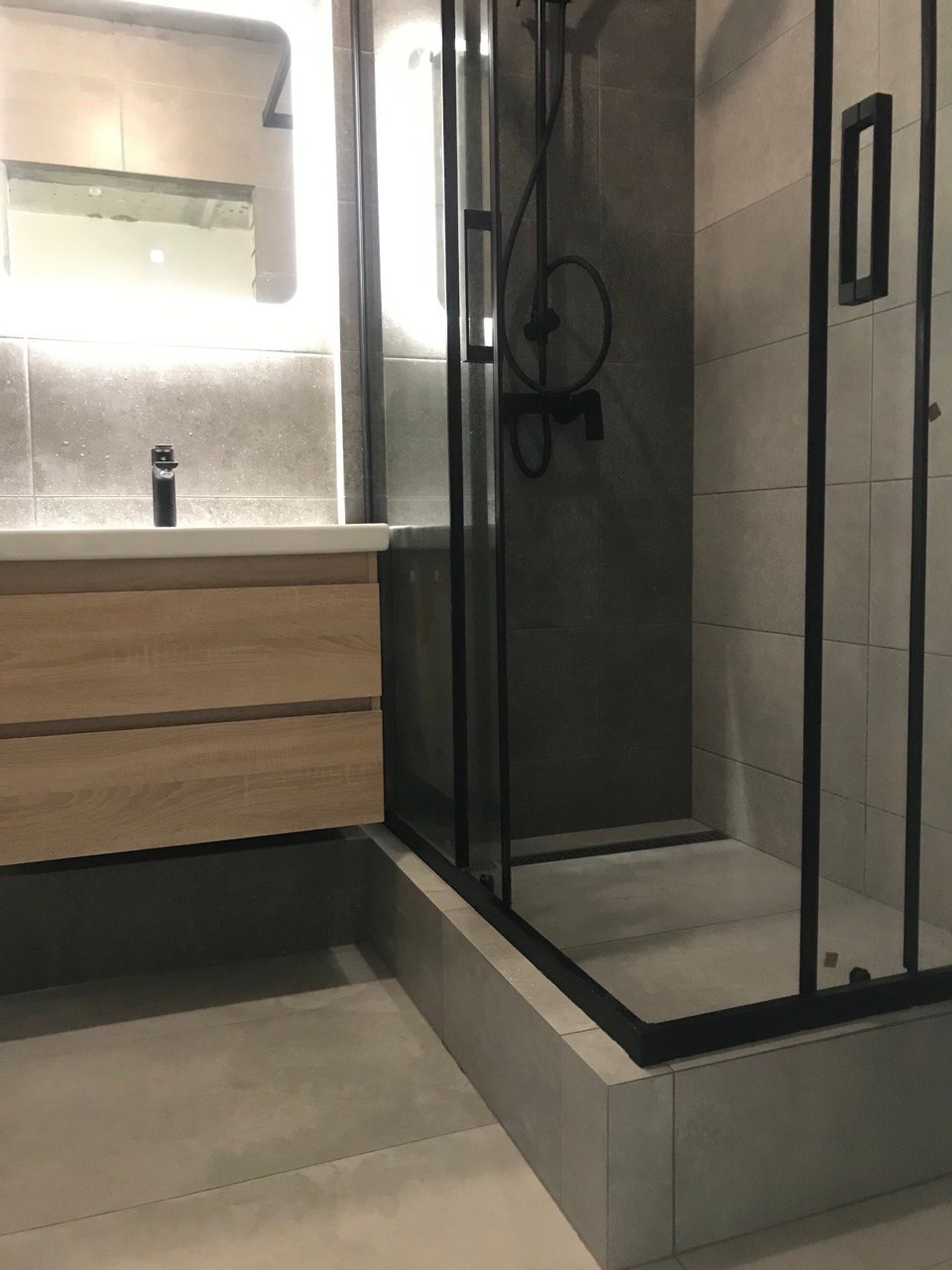 Ванная комната (ул. Хасана Шайдуллина д. 1, ЖК Атмосфера). Ремонт санузла, туалета, ванной под ключ в Казани. Укладка плитки