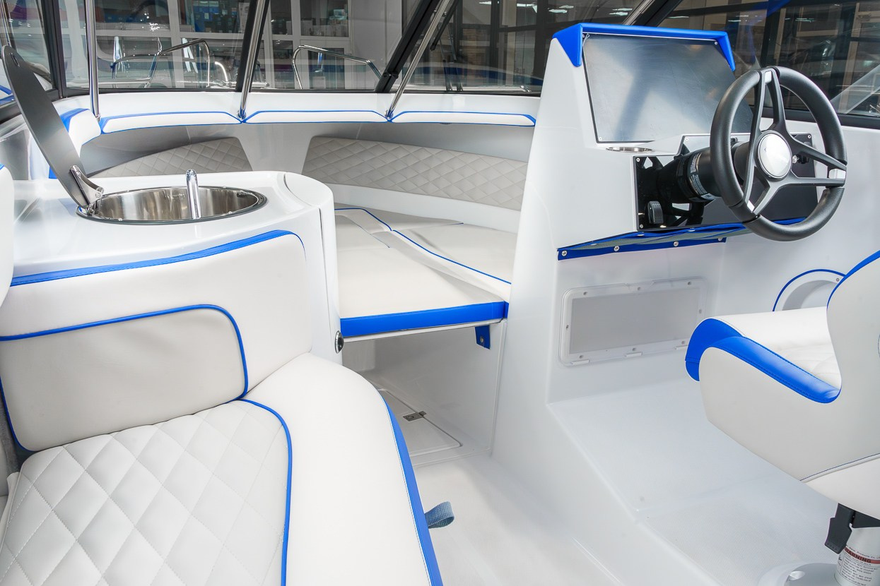 Катер Enigma 590HT. Фотограф в Москве Денис Курашев