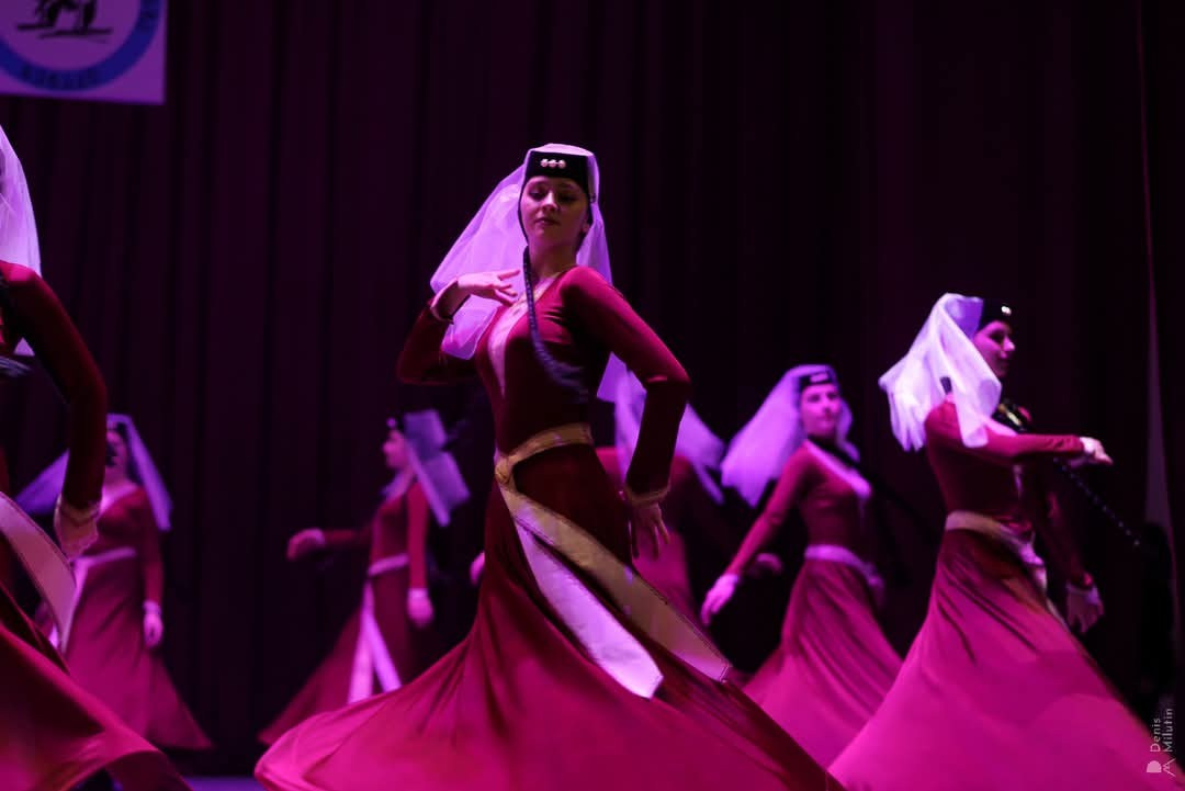 Грузинский танец. Портретный фотограф Денис Милютин