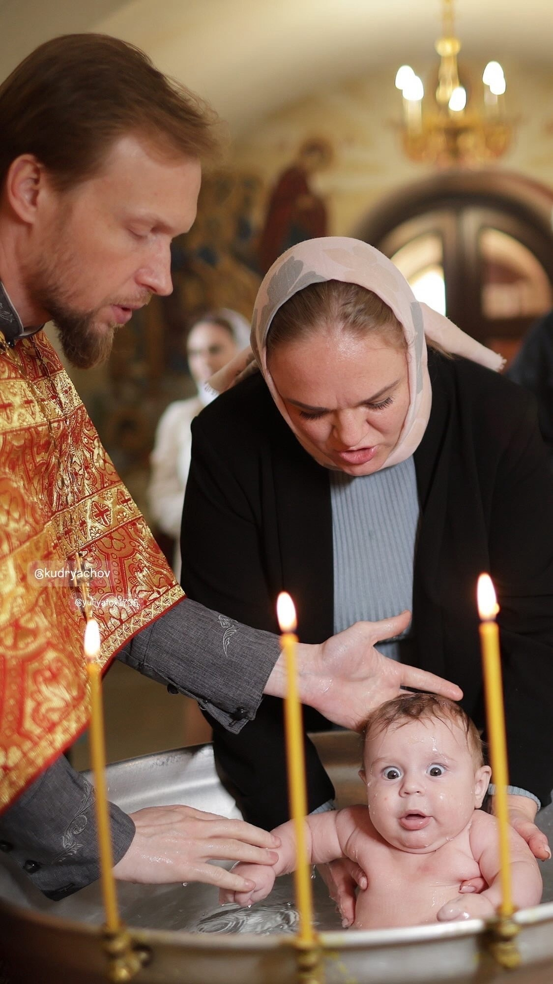 Съёмка крещения. Команда специалистов в мире фотографии и видео. Детский фотограф, семейный фотограф
